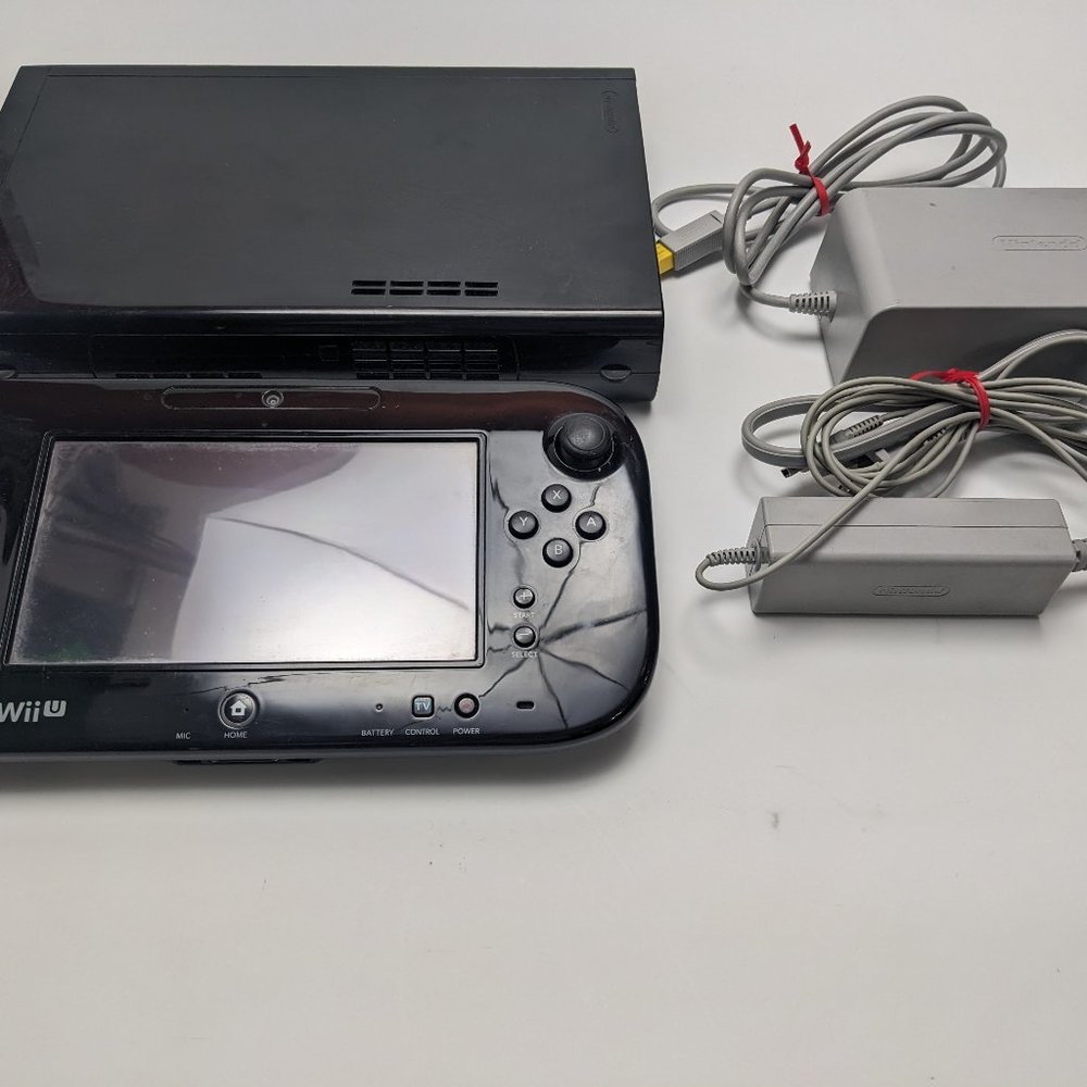 NINTENDO Wii U 32G BLACK CONSOLE SYSTEM & GAME PAD COMES WITH FREE MARIO GAMES